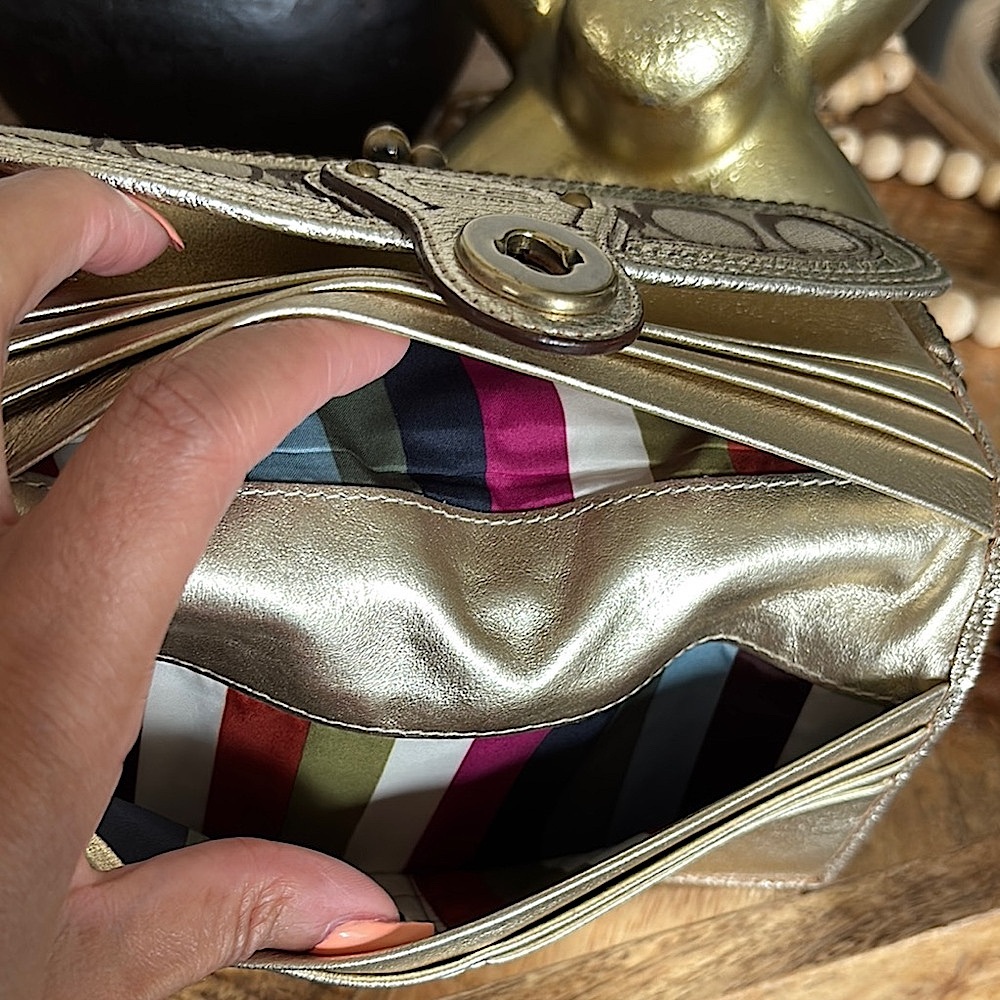 ❌❌SOLD❌❌💳💛VTG COACH Legacy Gigi Kisslock Wallet 💛💳 - Picture 10 of 14